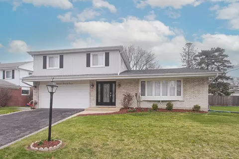 1834 E Boulder Dr, Mount Prospect, IL 60056