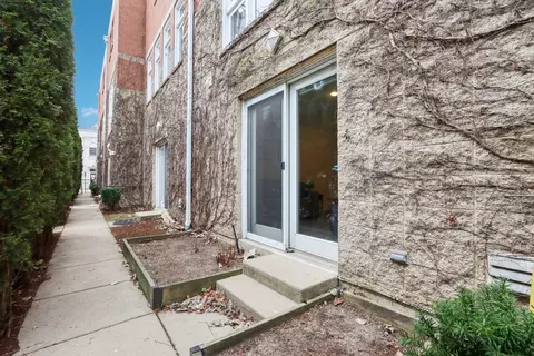 Exterior - 1889 Maple Ave #E5, Evanston, IL 60201 photo 2 of 9