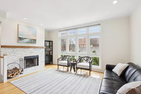 Living - 1889 Maple Ave #E5, Evanston, IL 60201 photo 1 of 3