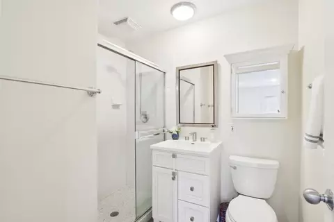 Bath - 1889 Maple Ave #E5, Evanston, IL 60201 photo 4 of 4