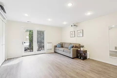 Living - 1889 Maple Ave #E5, Evanston, IL 60201 photo 2 of 3