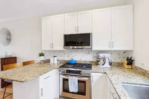 Kitchen - 1889 Maple Ave #E5, Evanston, IL 60201 photo 1 of 2
