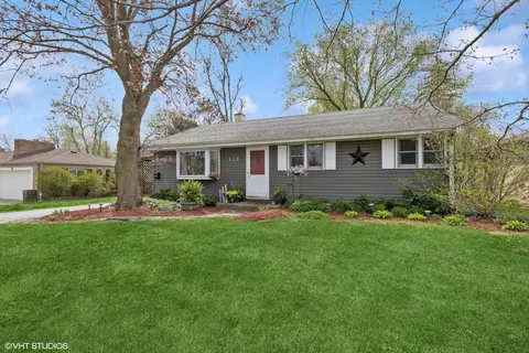 131 School St, Grayslake, IL 60030