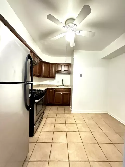 Kitchen - 153 Gregory St #17, Aurora, IL 60504 photo 2 of 3