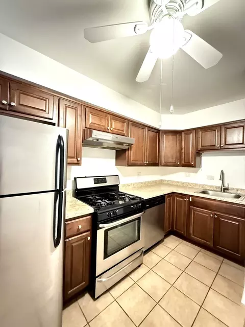 Kitchen - 153 Gregory St #17, Aurora, IL 60504 photo 3 of 3