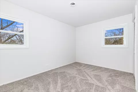 Bedroom - 909 Beverly Dr, Wheeling, IL 60090 photo 2 of 3