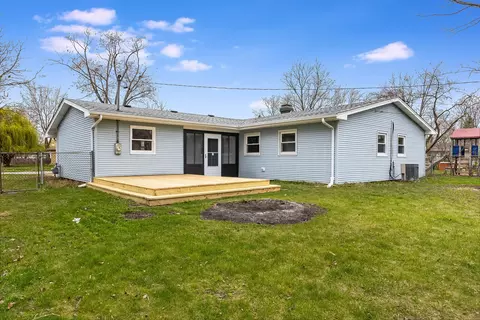 Exterior - 909 Beverly Dr, Wheeling, IL 60090 photo 4 of 4