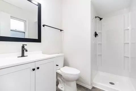 Bath - 909 Beverly Dr, Wheeling, IL 60090 photo 1 of 2