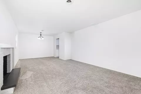 Living - 909 Beverly Dr, Wheeling, IL 60090 photo 2 of 3