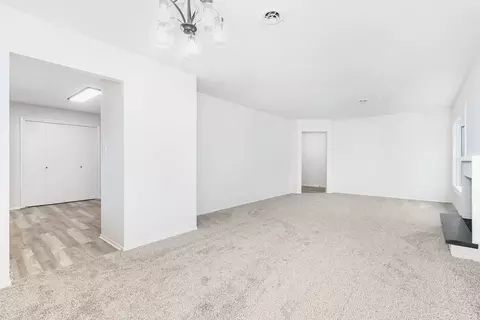 Living - 909 Beverly Dr, Wheeling, IL 60090 photo 3 of 3
