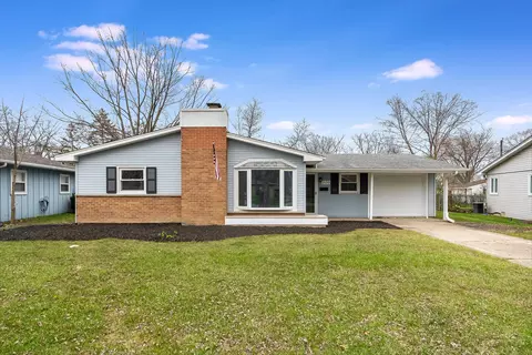 909 Beverly Dr, Wheeling, IL 60090