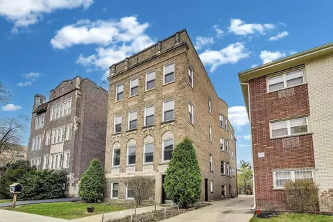 2061 W Farwell Ave #1, Chicago, IL 60645