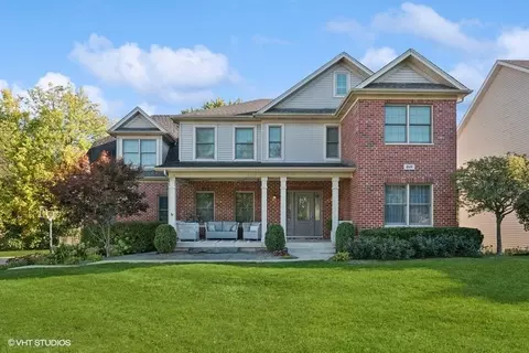 1049 Deer Glen Ct, Glen Ellyn, IL 60137