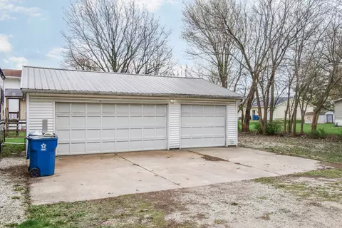 Exterior - 302 Elk St, Odell, IL 60460 photo 5 of 10