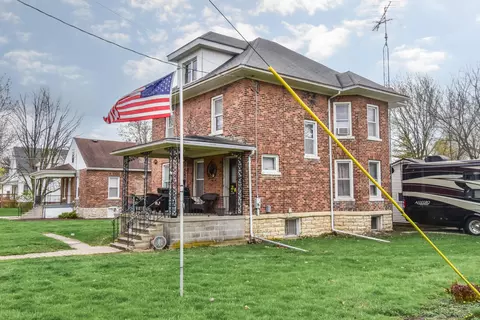 Exterior - 302 Elk St, Odell, IL 60460 photo 2 of 10