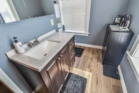Bath - 302 Elk St, Odell, IL 60460 photo 2 of 5