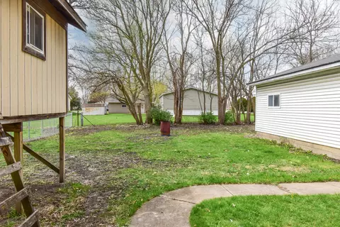 Exterior - 302 Elk St, Odell, IL 60460 photo 9 of 10