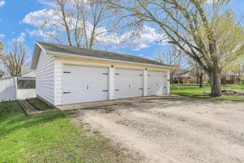 Exterior - 338 E State St, Paxton, IL 60957 photo 12 of 12