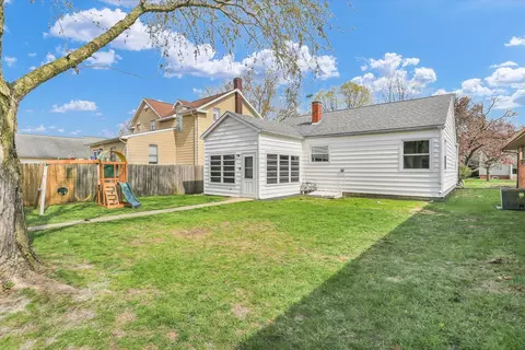 Exterior - 338 E State St, Paxton, IL 60957 photo 8 of 12
