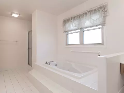 Bath - 1415 Stonegate Rd, Algonquin, IL 60102 photo 5 of 9