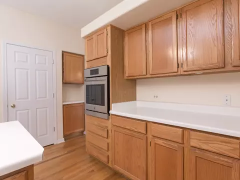 Kitchen - 1415 Stonegate Rd, Algonquin, IL 60102 photo 3 of 6