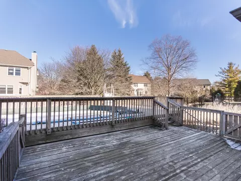 Exterior - 1415 Stonegate Rd, Algonquin, IL 60102 photo 5 of 9