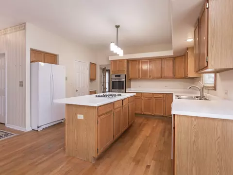 Kitchen - 1415 Stonegate Rd, Algonquin, IL 60102 photo 5 of 6