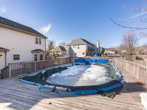 Exterior - 1415 Stonegate Rd, Algonquin, IL 60102 photo 7 of 9