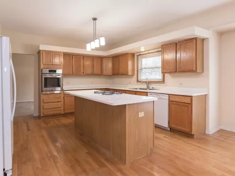 Kitchen - 1415 Stonegate Rd, Algonquin, IL 60102 photo 1 of 6
