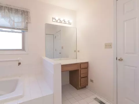 Bath - 1415 Stonegate Rd, Algonquin, IL 60102 photo 4 of 9