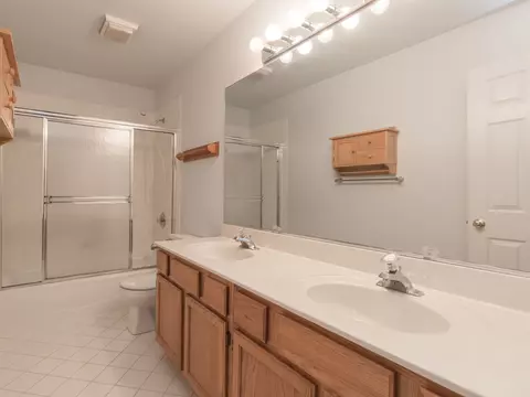 Bath - 1415 Stonegate Rd, Algonquin, IL 60102 photo 7 of 9