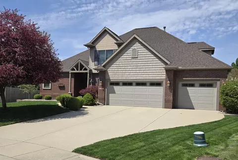 2212 Jessamine Rd, Bloomington, IL 61704