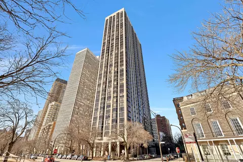 2650 N Lakeview Ave #2107, Chicago, IL 60614