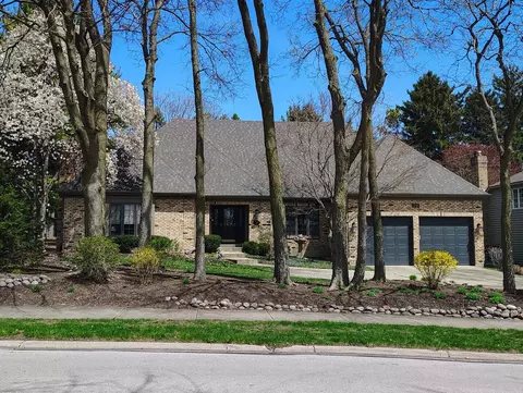 972 Johnson Dr, Naperville, IL 60540