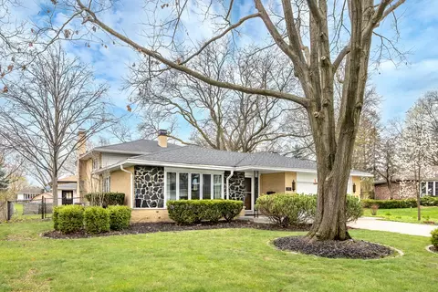 7932 Grant St, Darien, IL 60561