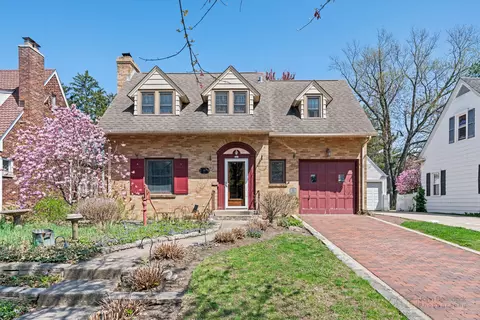 117 S William St, Mount Prospect, IL 60056