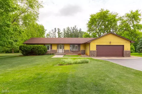 4 N N745 N Circle Dr, Saint Charles, IL 60175