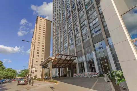 655 W Irving Park Rd #714, Chicago, IL 60613