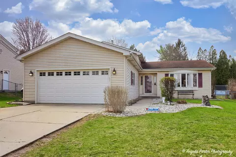 5505 W Windhaven Trl, Mchenry, IL 60050