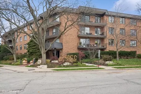711 Oak St #408, Winnetka, IL 60093