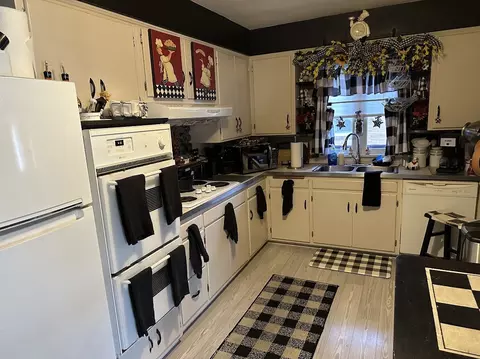 Kitchen - 114 Mallery Ave, Elgin, IL 60123 photo 1 of 2