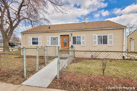941 N Butrick St, Waukegan, IL 60085