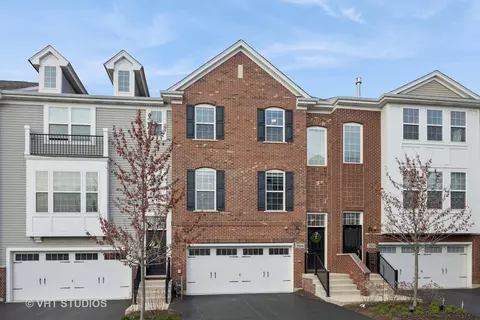 2504 Huntleigh Ln #804, Woodridge, IL 60517