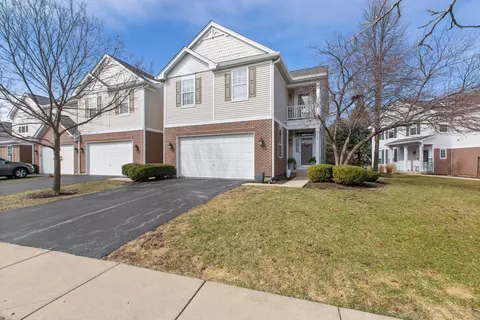 322 Larsdotter Ln, Geneva, IL 60134
