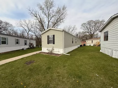 18 Olive St, Minooka, IL 60447 photo 2