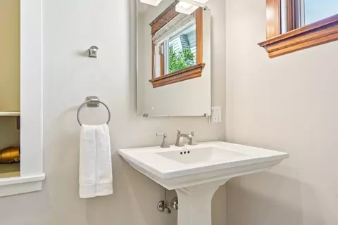 Bath - 316 Franklin Ave, River Forest, IL 60305 photo 2 of 9