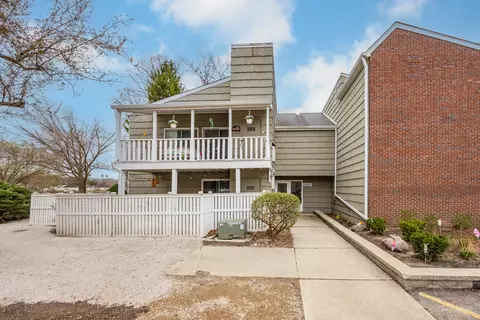1420 Stonebridge Trl #2-2, Wheaton, IL 60189