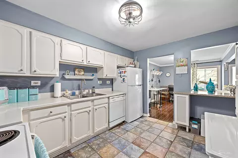 1420 Stonebridge Trl #2-2, Wheaton, IL 60189 photo 12