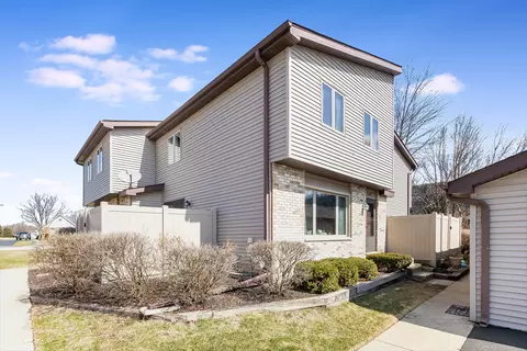 1002 Schoolgate Rd #1001, New Lenox, IL 60451