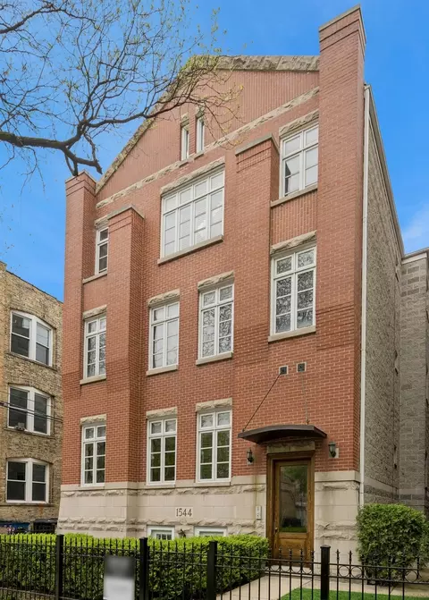1544 W Addison St #1, Chicago, IL 60613